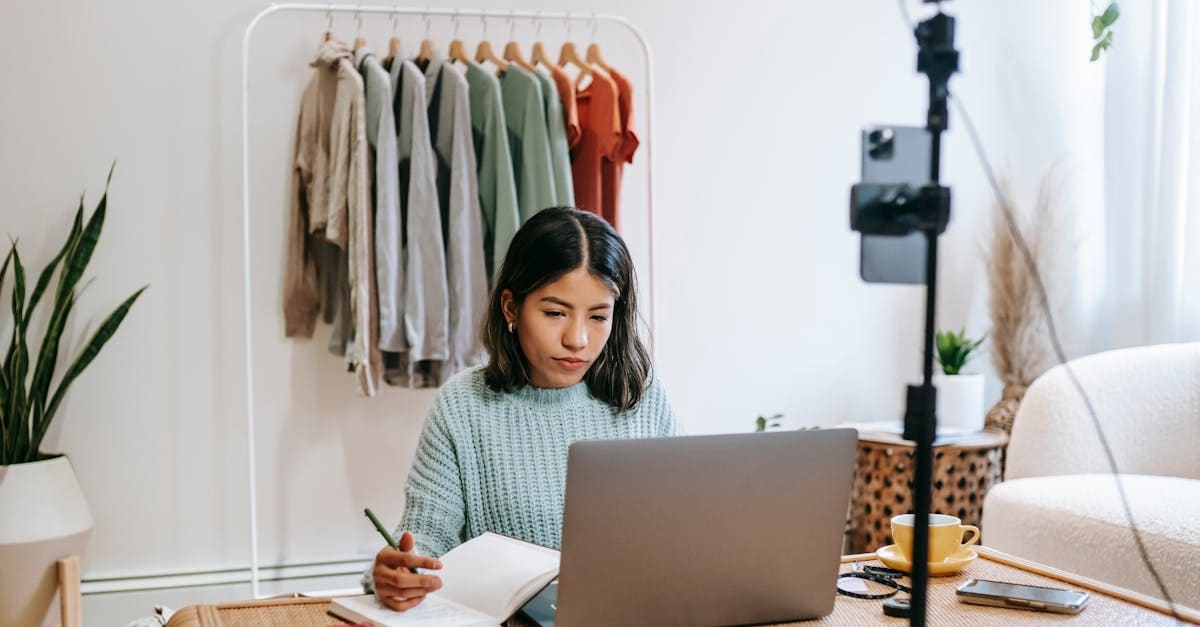 descubre cómo las colaboraciones con influencers pueden potenciar tu marca, llegar a nuevas audiencias y aumentar tu visibilidad en redes sociales con estrategias efectivas y ejemplos exitosos.